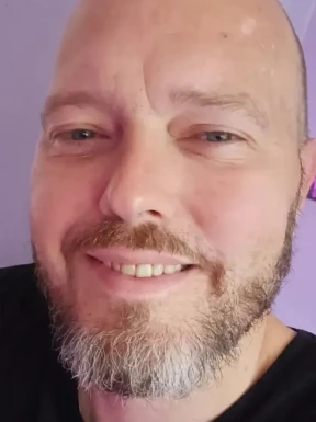 English men looking for love