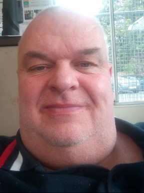 English men looking for love