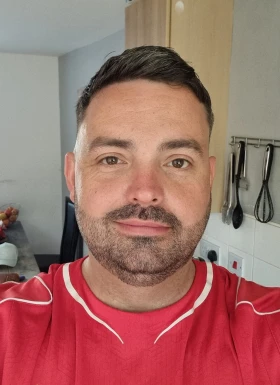 English men looking for love