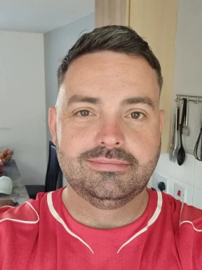 English men looking for love