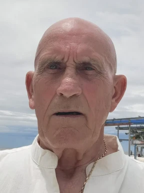English men looking for love