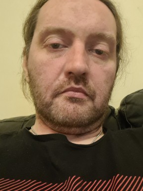 English men looking for love